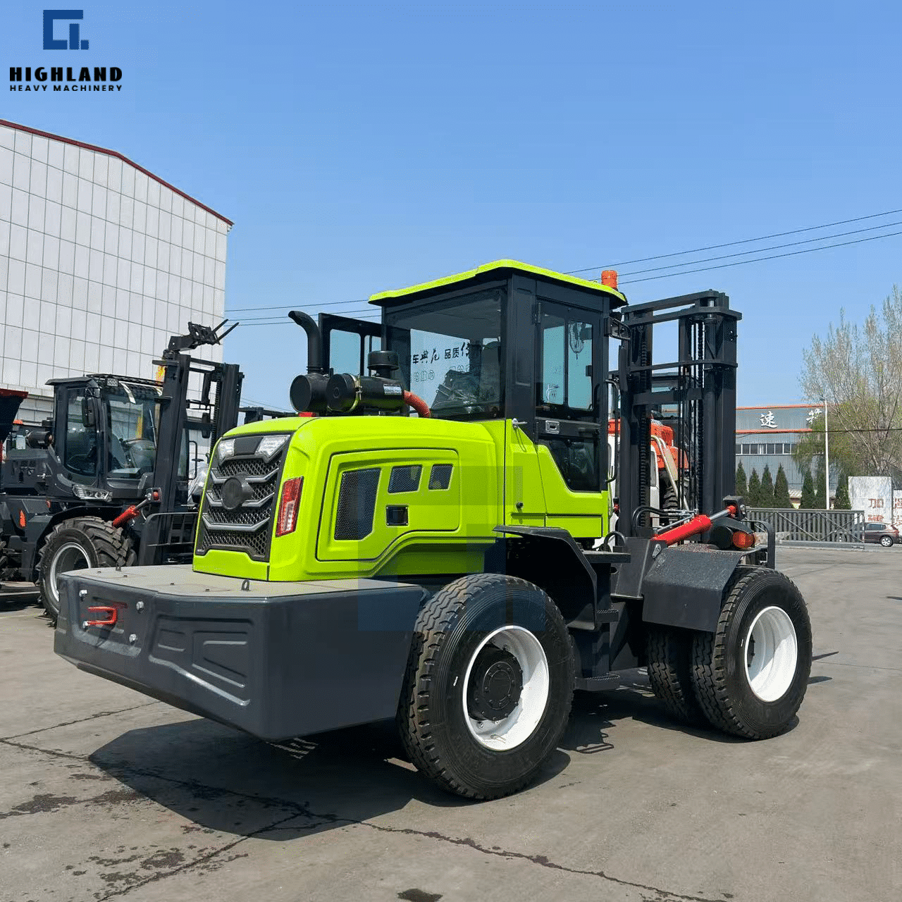 HIGHLAND HEAVY MACHINERY bright green rough terrain forklift side view, featuring a heavy-duty dark rear counterweight for optimal lifting stability and a high-visibility design for construction site safety.